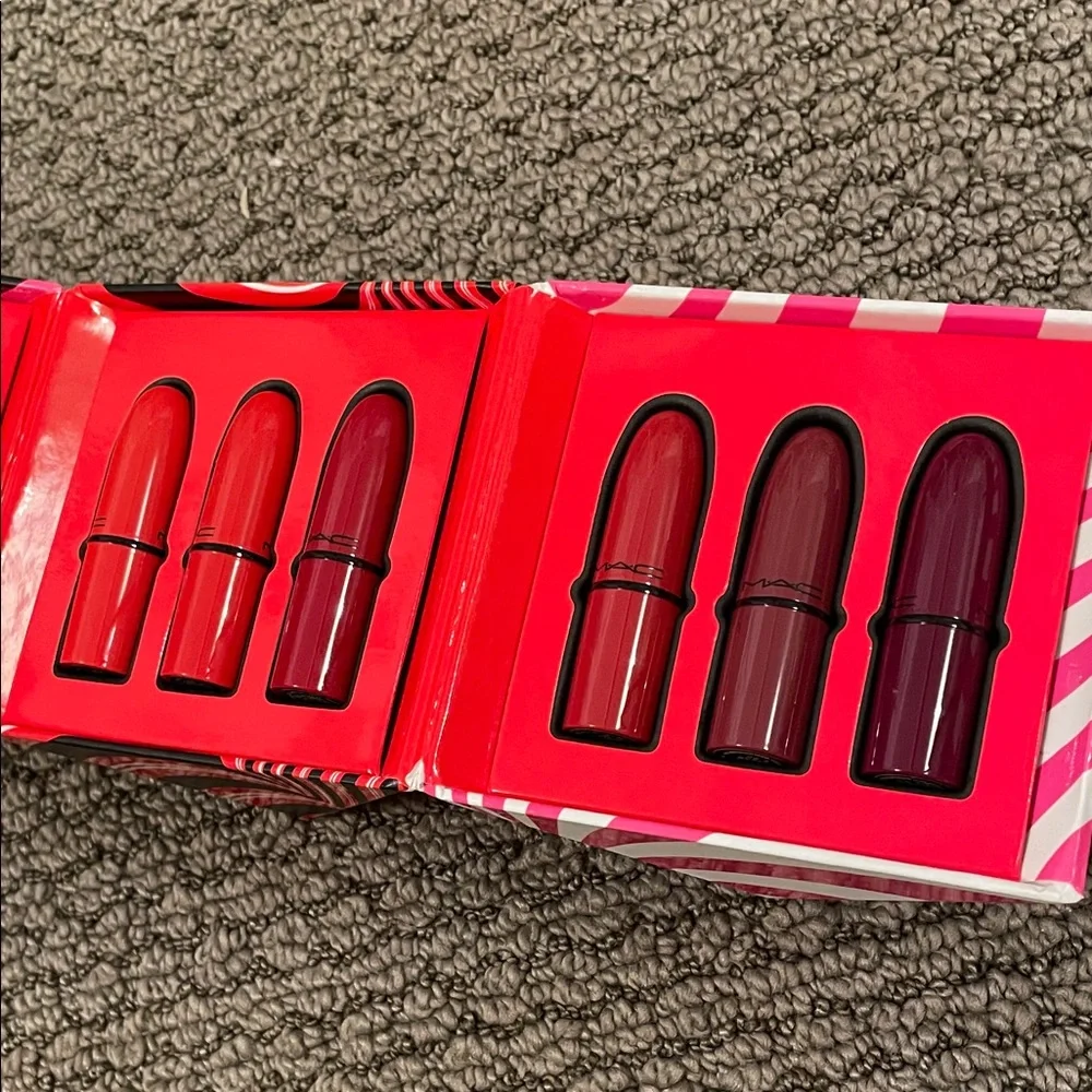 NEW MAC Lipstick Set - Picture 1 of 3